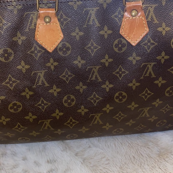 Louis Vuitton - Picture 7 of 17